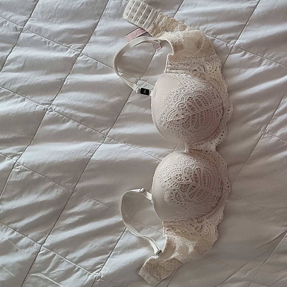 NWT Victoria's Secret bra